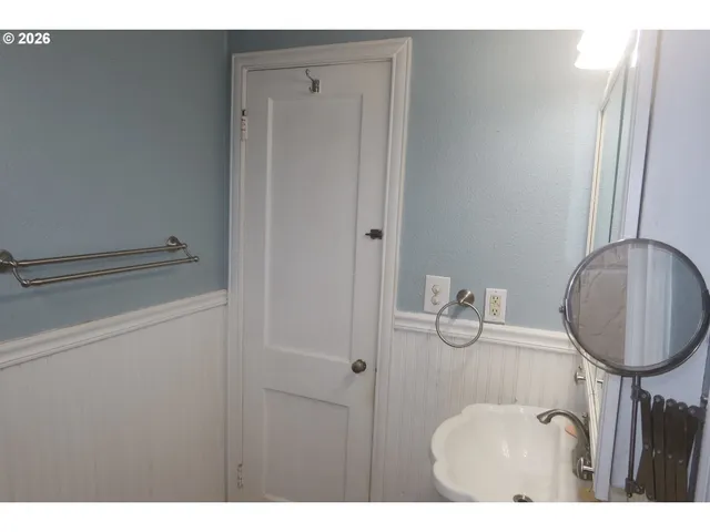 $385,000 | 138 Maple Boulevard, Troutdale, OR 97060