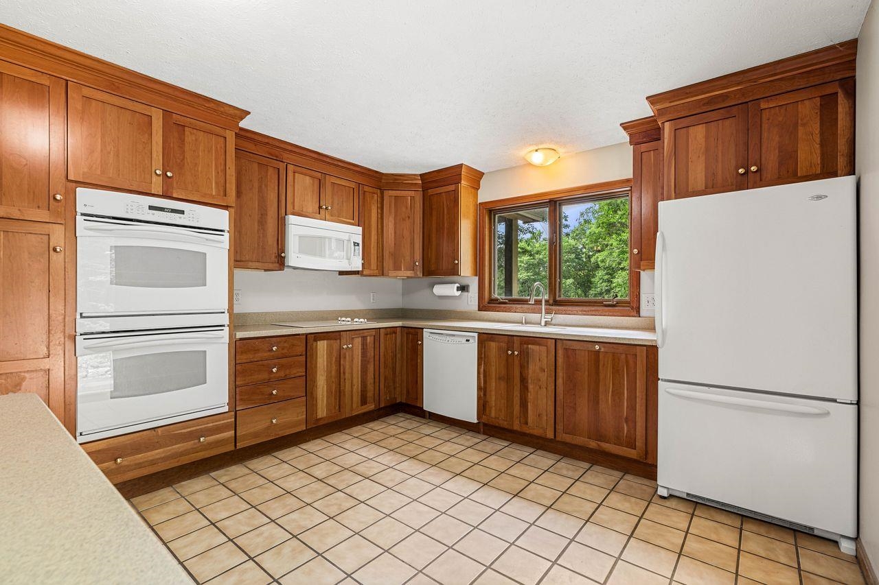 9 Pavillion Road Amherst, NH 03031 - Photo 6 of 40 Gallery Image 6
