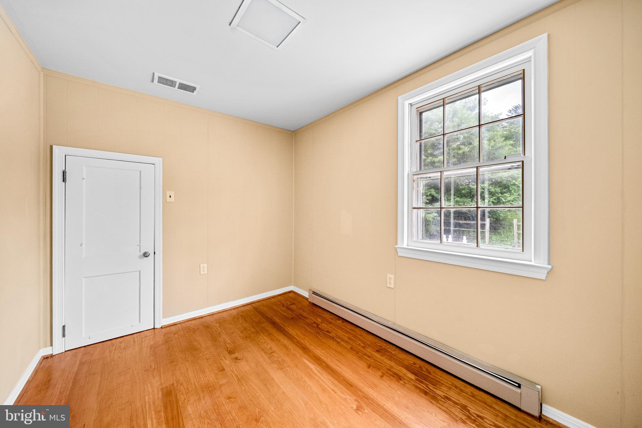 18189 Sands Road Purcellville, VA 20132 - Photo 59 of 145 Upstairs bedroom #4.