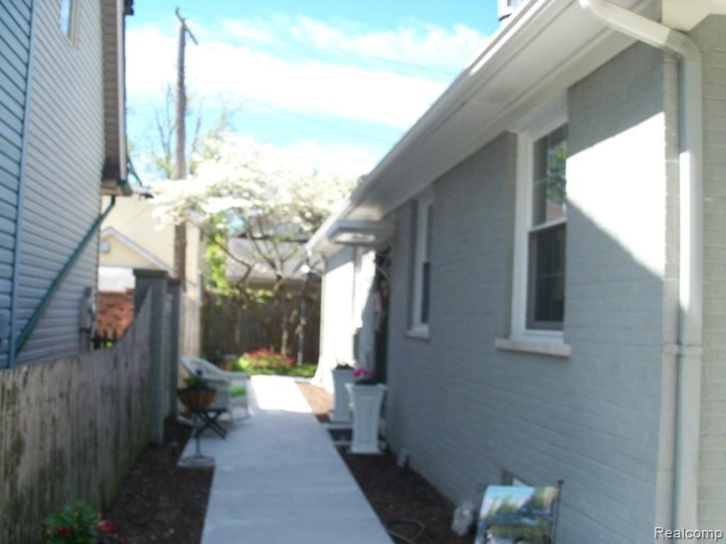 121 Mapleton Road Grosse Pointe, MI 48236 - Photo 29 of 33 820.jpg