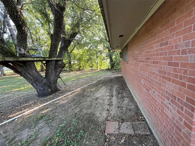 a view of a pathway both side of building
