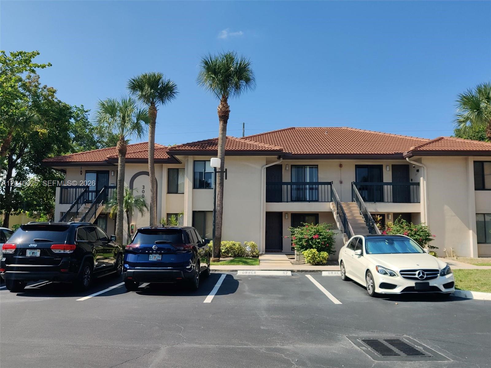 300 East Club Circle, Unit 108 Boca Raton, FL 33487 - Photo 4 of 30