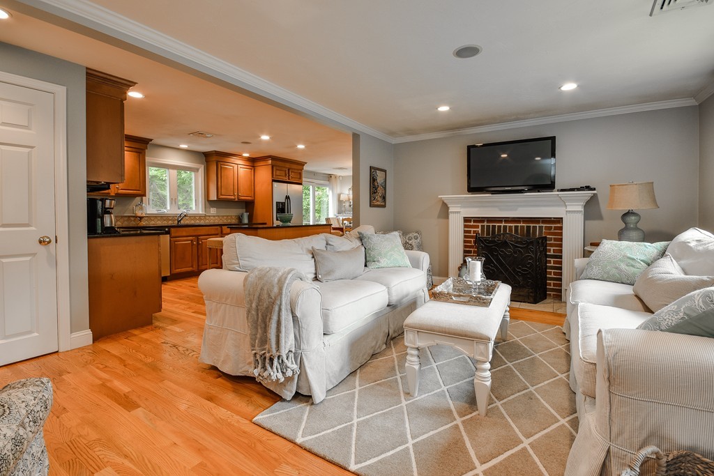 54 Turner Road Holliston, MA 01746 - Photo 5 of 19