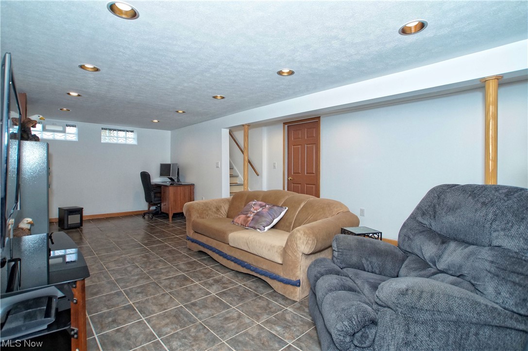 30740 Clarmont Road Willowick, OH 44095 - Photo 18 of 24