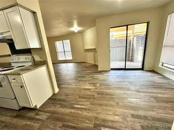 $1,095 | 3524 West Buckingham Road, Unit 312, Garland, TX 75042