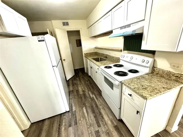 $1,095 | 3524 West Buckingham Road, Unit 312, Garland, TX 75042