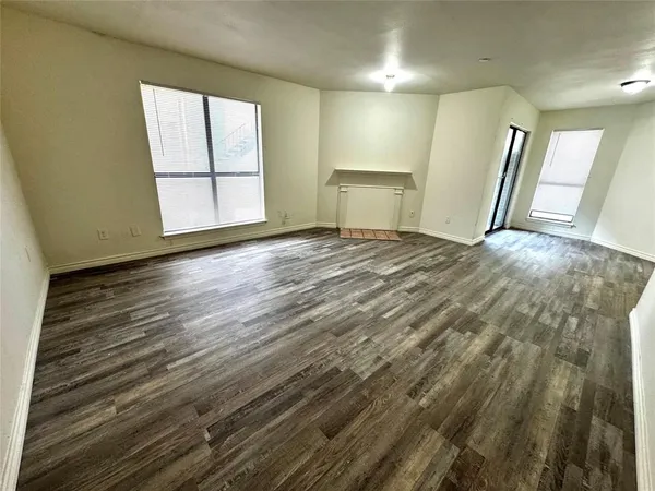 $1,095 | 3524 West Buckingham Road, Unit 312, Garland, TX 75042
