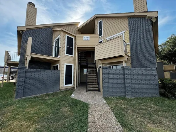 $1,095 | 3524 West Buckingham Road, Unit 312, Garland, TX 75042