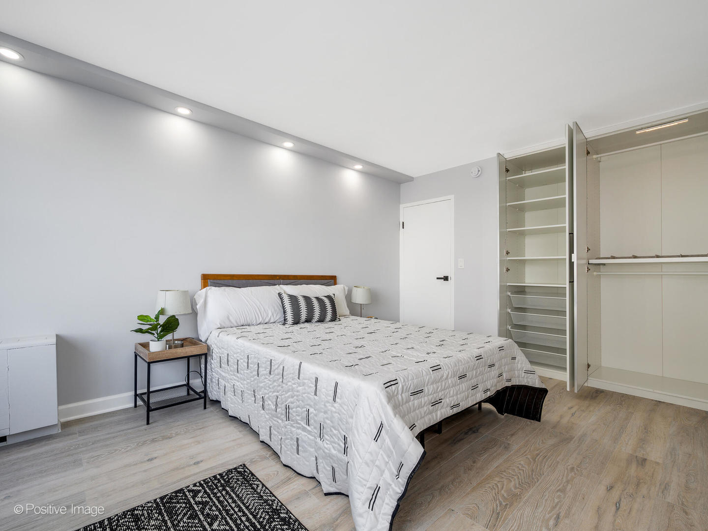 6157 North Sheridan Road, Unit 9J Chicago, IL 60660 - Photo 15 of 22