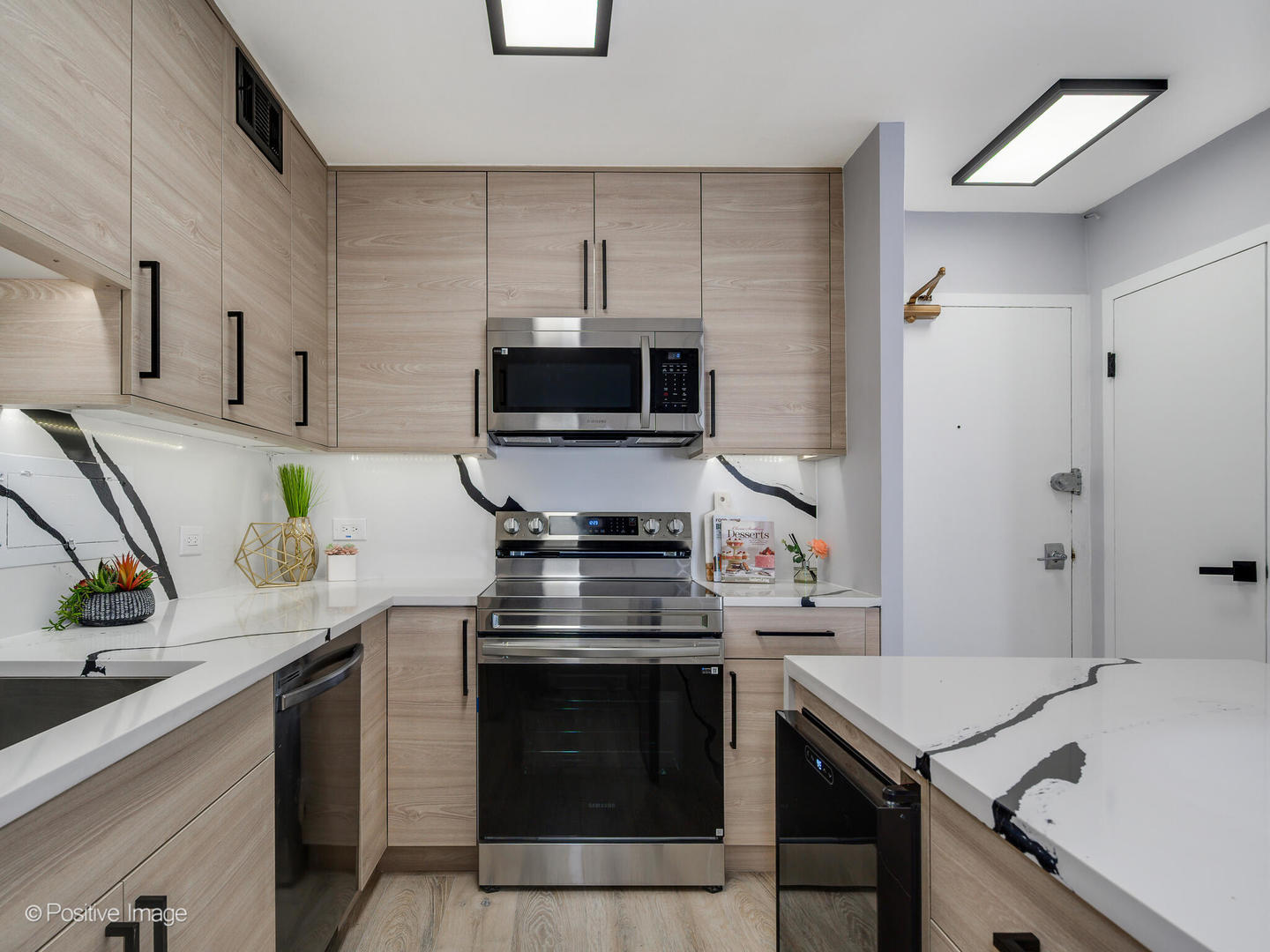 6157 North Sheridan Road, Unit 9J Chicago, IL 60660 - Photo 7 of 22