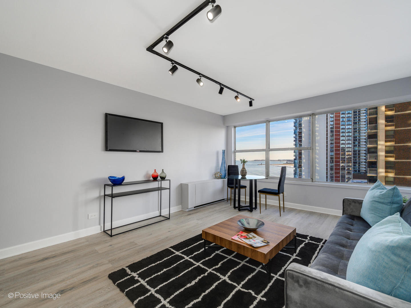 6157 North Sheridan Road, Unit 9J Chicago, IL 60660 - Photo 8 of 22