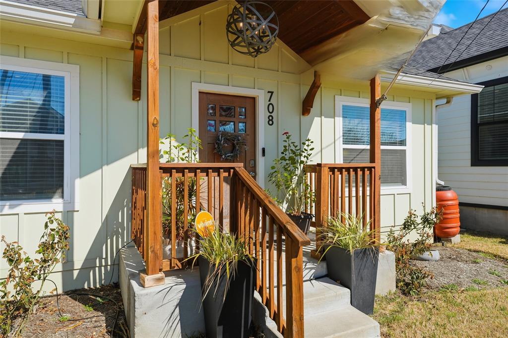 708 South 9th Street Waco, TX 76706 - Photo 4 of 26 a view of balcony with wooden floor and seating space