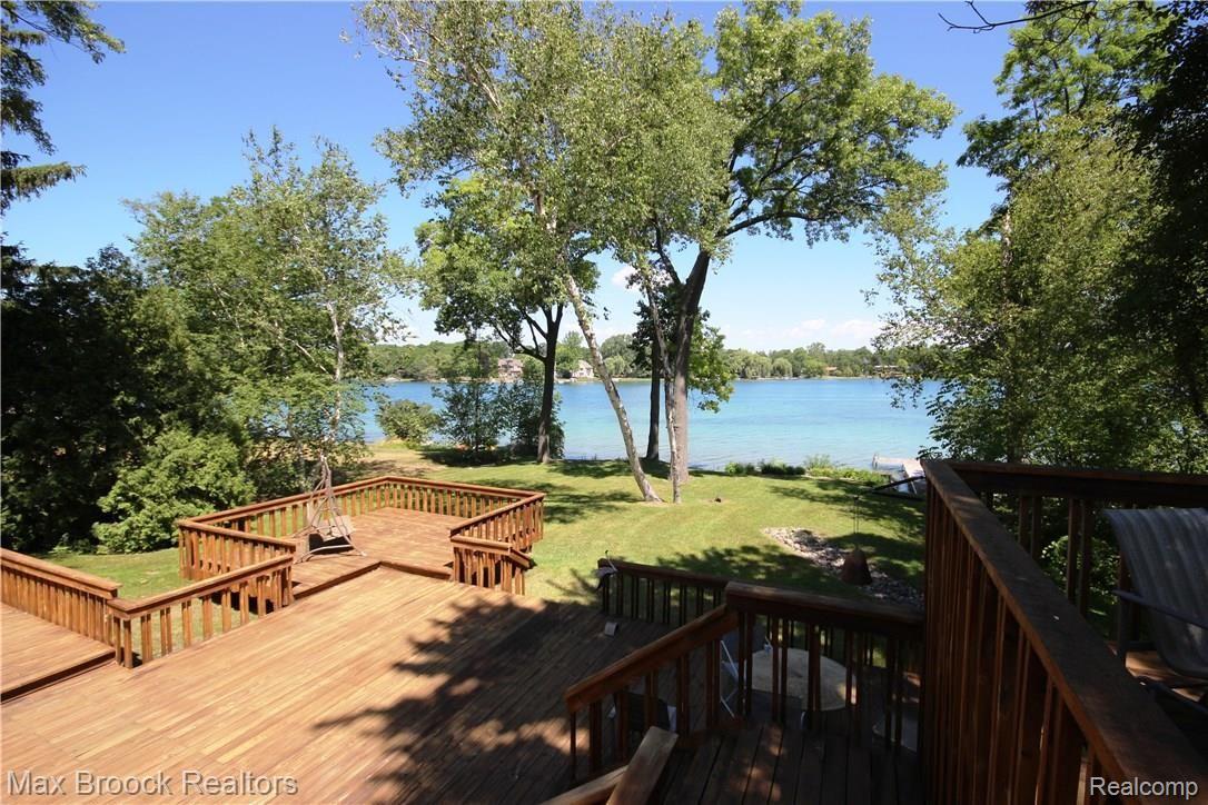 6290 Commerce Road West Bloomfield, MI 48324 - Photo 48 of 51 Picturesque