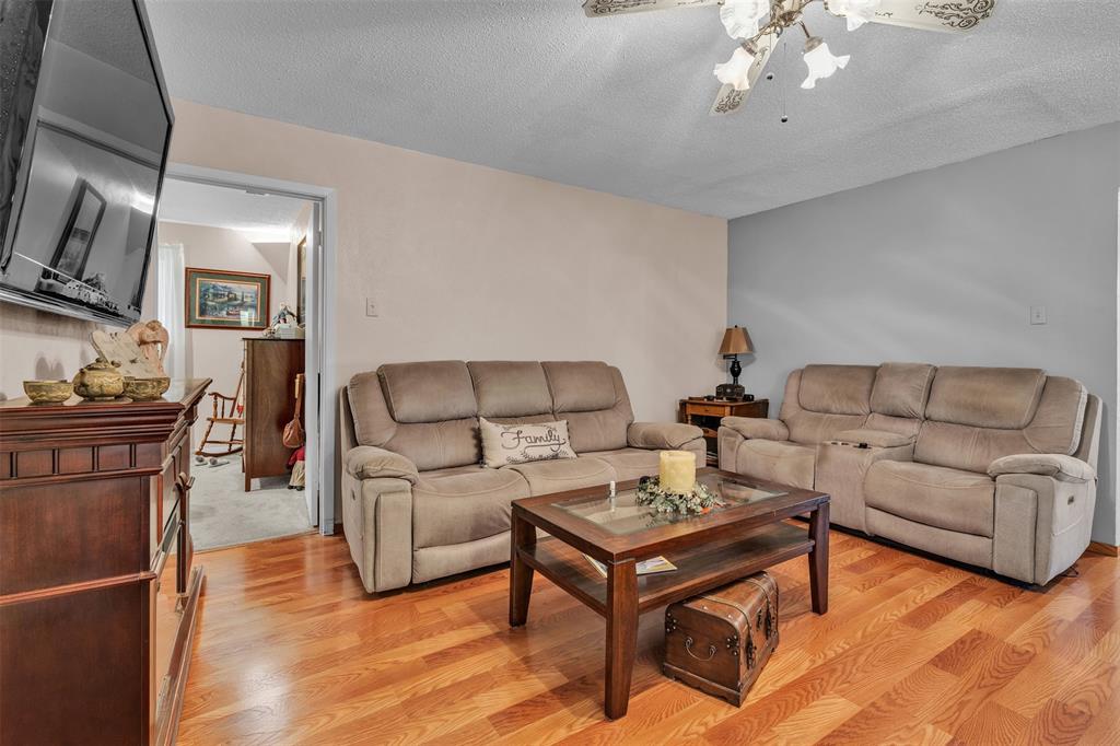 19 Page Street Hurst, TX 76053 - Photo 13 of 39