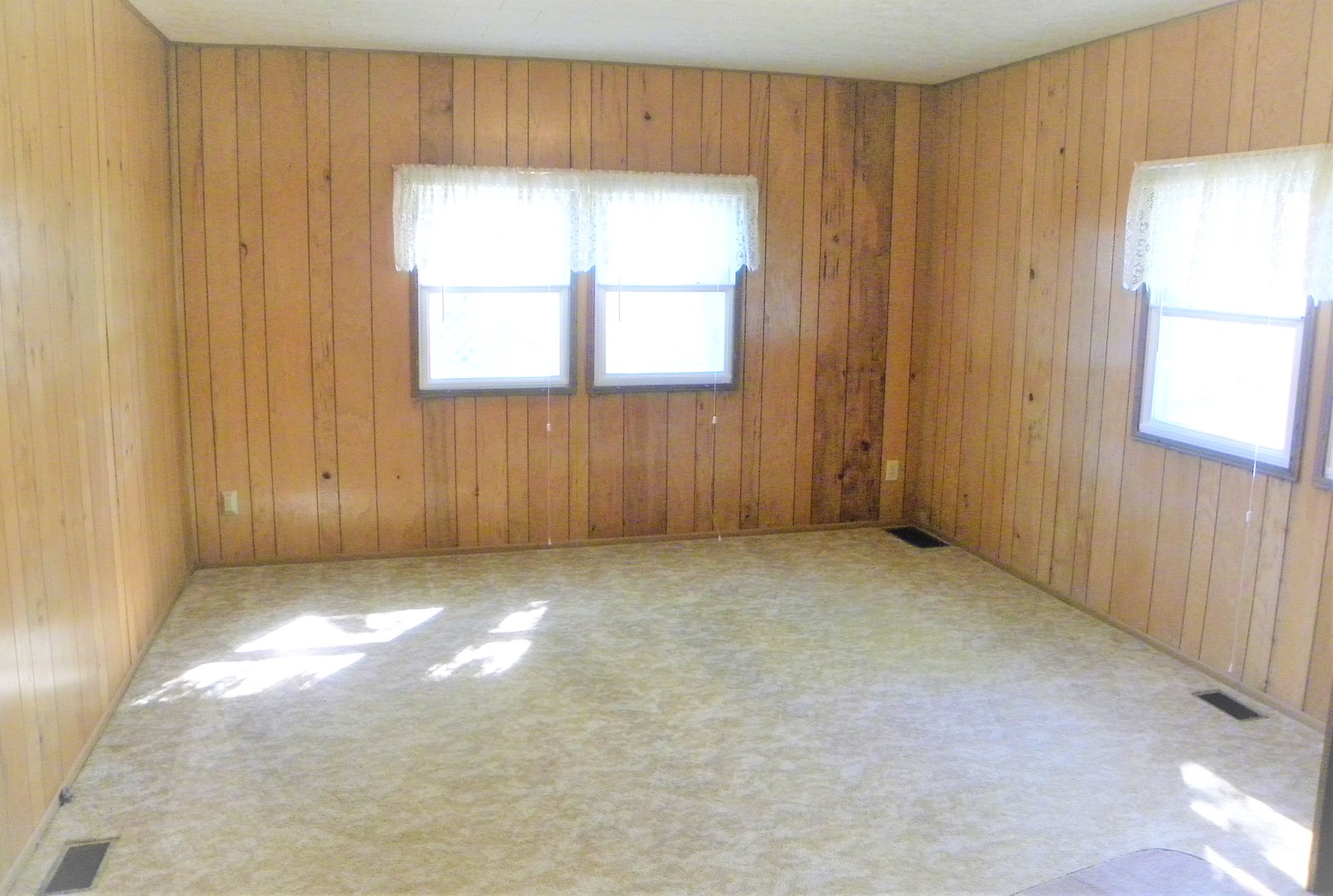 1096 Bayside Road Elgin, IL 60123 - Photo 14 of 27