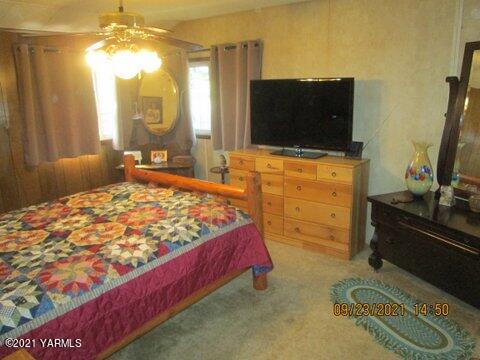 861 Hinman Road Harrah, WA 98933 - Photo 12 of 23 a bedroom with a bed and a flat tv screen on dresser