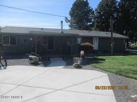 861 Hinman Road Harrah, WA 98933 - Photo 17 of 23 a view of a house with backyard and sitting area