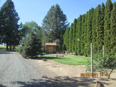 861 Hinman Road Harrah, WA 98933 - Photo 22 of 23 a view of a outdoor space and yard