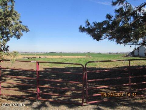 861 Hinman Road Harrah, WA 98933 - Photo 23 of 23 a view of a street with an ocean view