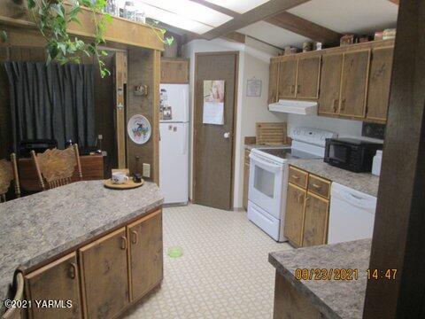 861 Hinman Road Harrah, WA 98933 - Photo 7 of 23 a kitchen with a sink stove and refrigerator