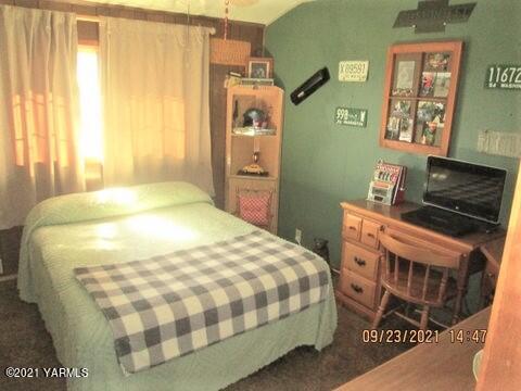 861 Hinman Road Harrah, WA 98933 - Photo 8 of 23 a bedroom with a bed and dresser