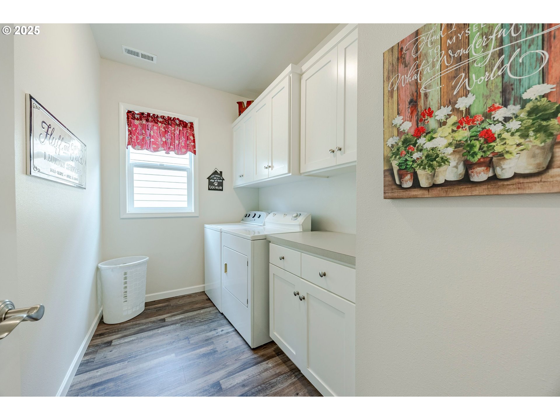 2024 Lake Shore Drive Eugene, OR 97408 - Photo 11 of 34