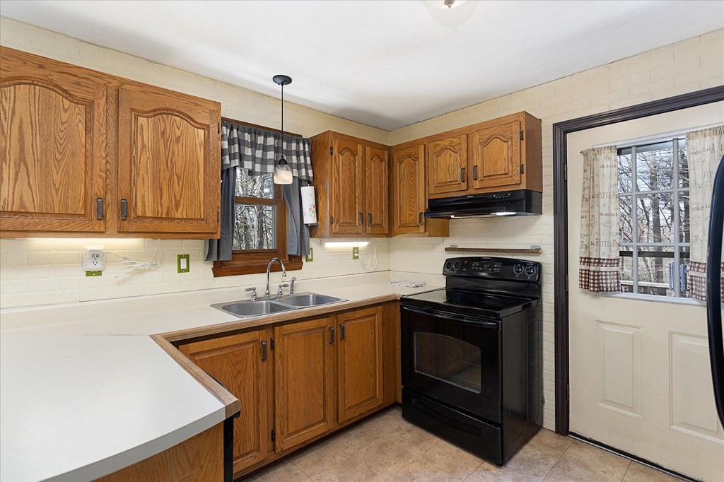 604 Podunk Road East Brookfield, MA 01515 - Photo 8 of 27 Gallery Image 8