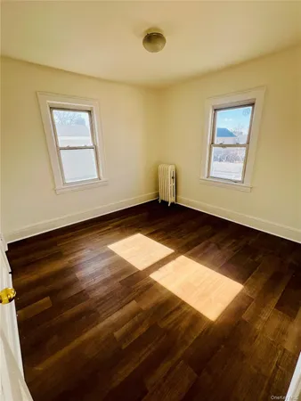 $2,495 | 111 North 3rd Street, New Hyde Park, NY 11040