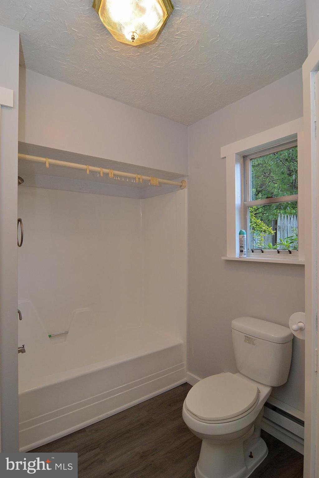 184 Lyons Road Mertztown, PA 19539 - Photo 15 of 42 Main Floor Full Bathroom