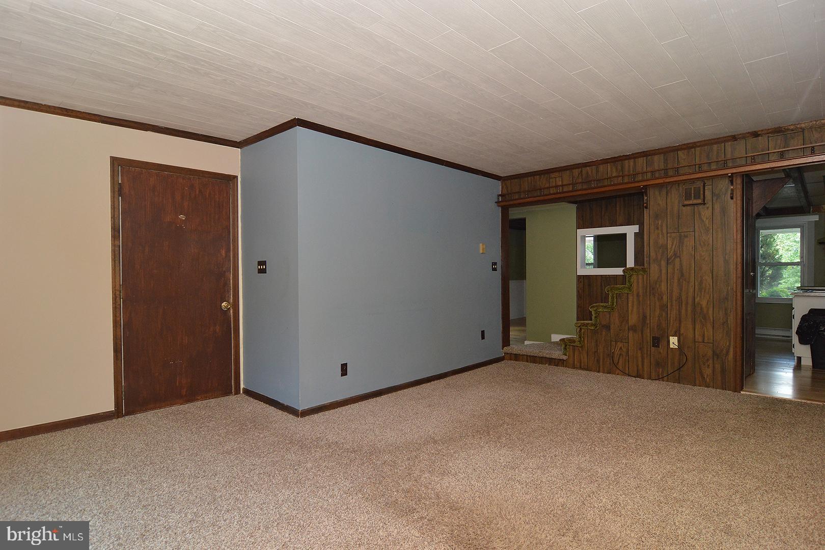 184 Lyons Road Mertztown, PA 19539 - Photo 18 of 42 Living Room
