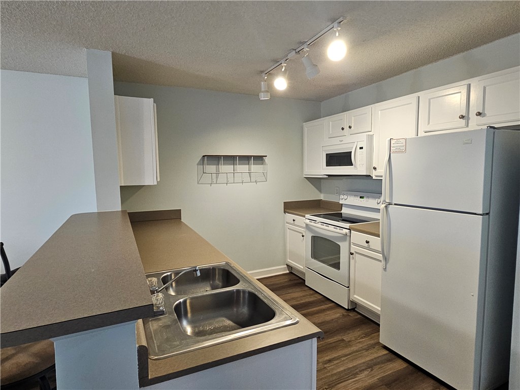 731 Harts Cove Way Seneca, SC 29678 - Photo 3 of 39