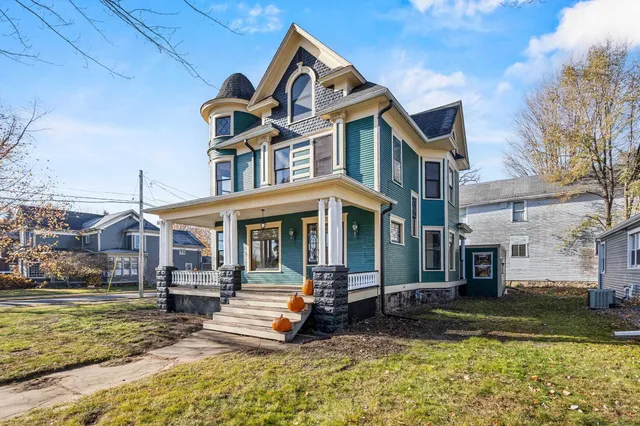 $299,900 | 145 South Franklin Street, Shawano, WI 54166