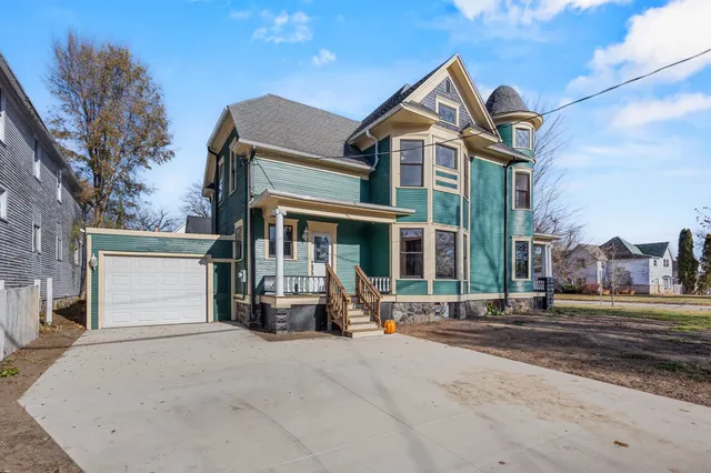 $299,900 | 145 South Franklin Street, Shawano, WI 54166