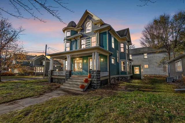 $299,900 | 145 South Franklin Street, Shawano, WI 54166