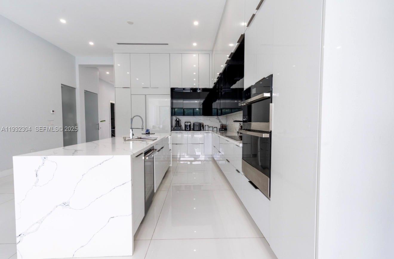 10850 Southwest 32nd Street Miami, FL 33165 - Photo 12 of 48