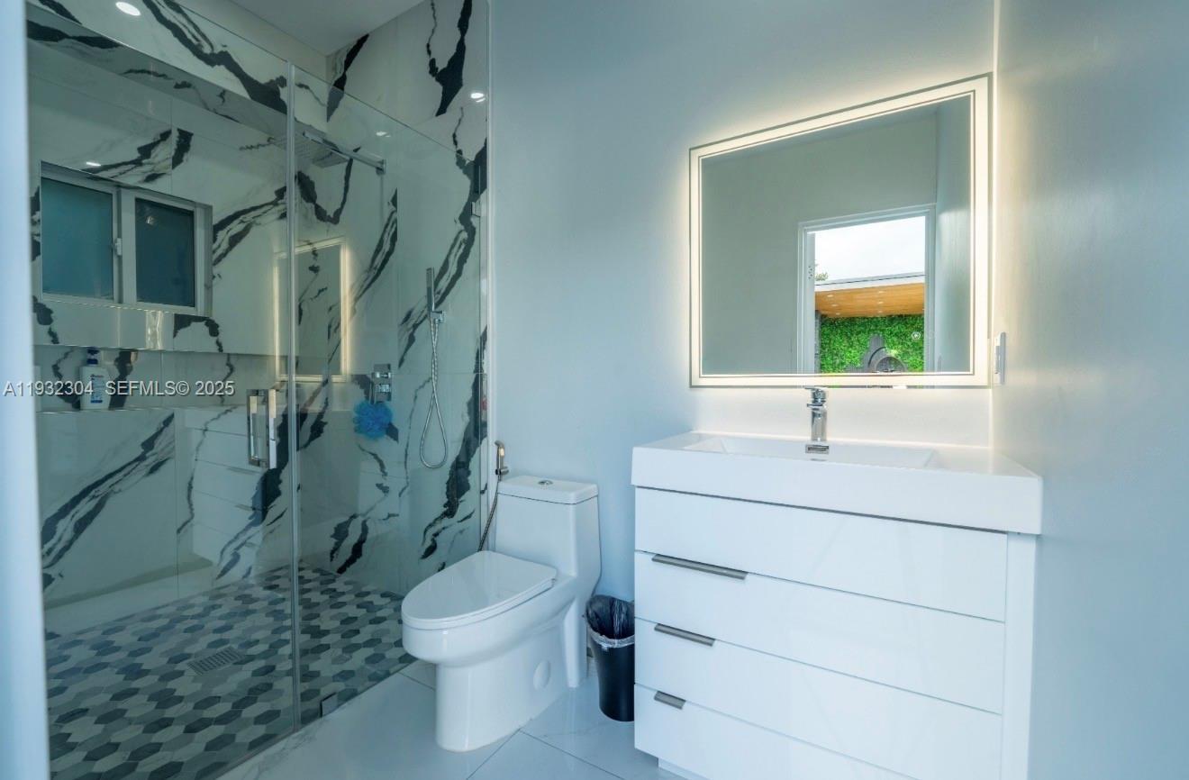 10850 Southwest 32nd Street Miami, FL 33165 - Photo 32 of 48 Pool Bathroom