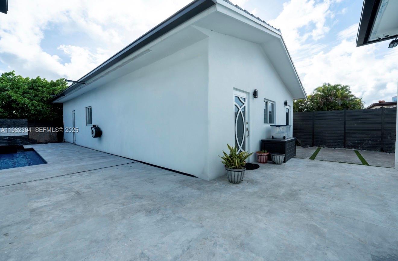 10850 Southwest 32nd Street Miami, FL 33165 - Photo 34 of 48 In law house