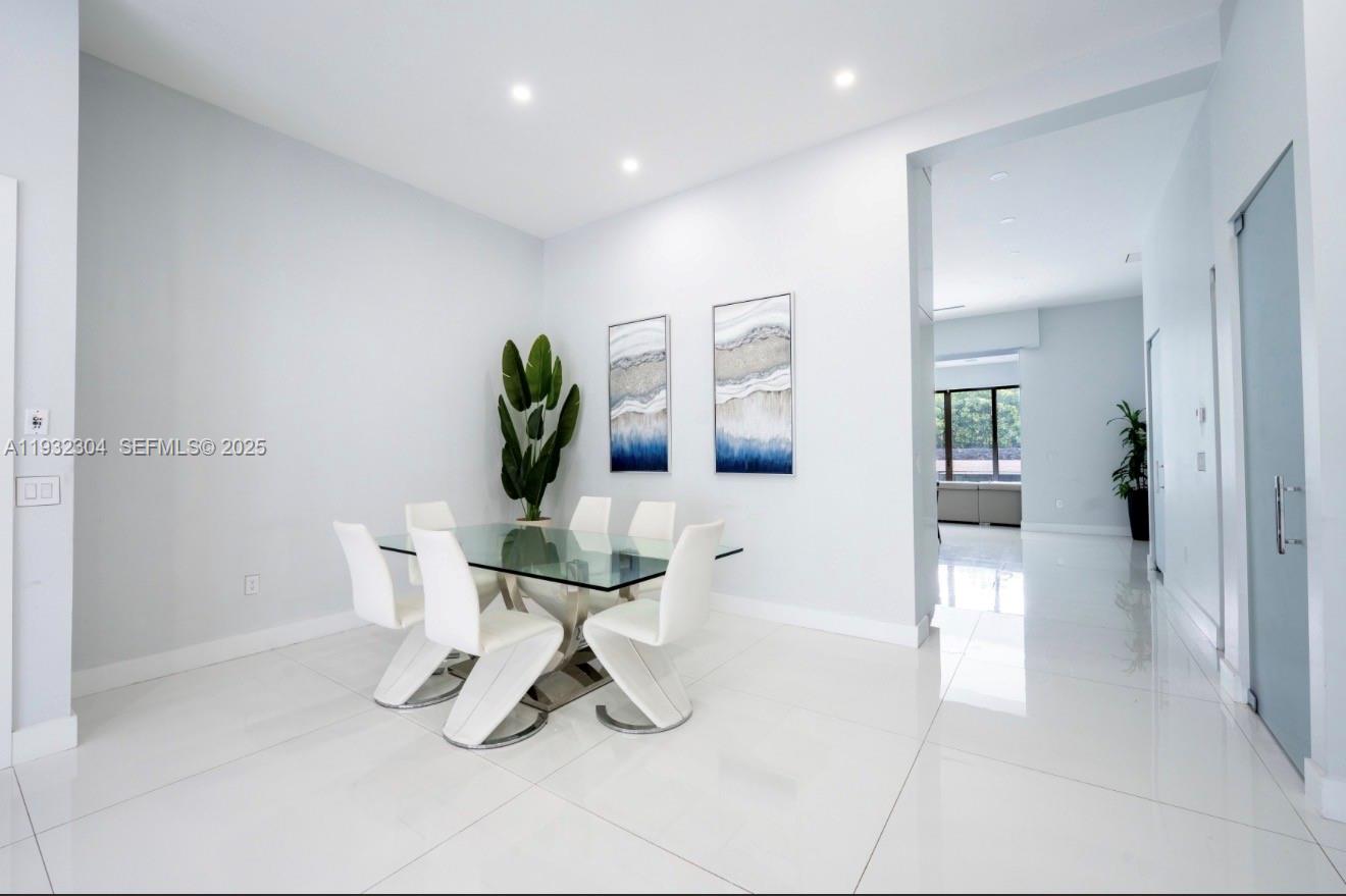 10850 Southwest 32nd Street Miami, FL 33165 - Photo 8 of 48