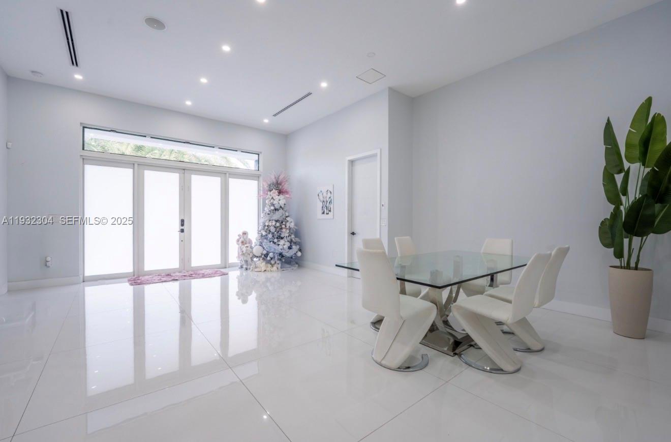 10850 Southwest 32nd Street Miami, FL 33165 - Photo 9 of 48