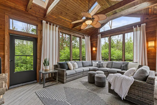 $889,000 | 1465 West County Line Road, River Hills, WI 53217