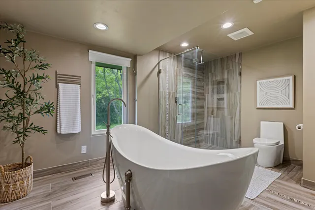 $889,000 | 1465 West County Line Road, River Hills, WI 53217