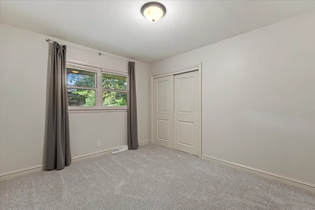 $889,000 | 1465 West County Line Road, River Hills, WI 53217