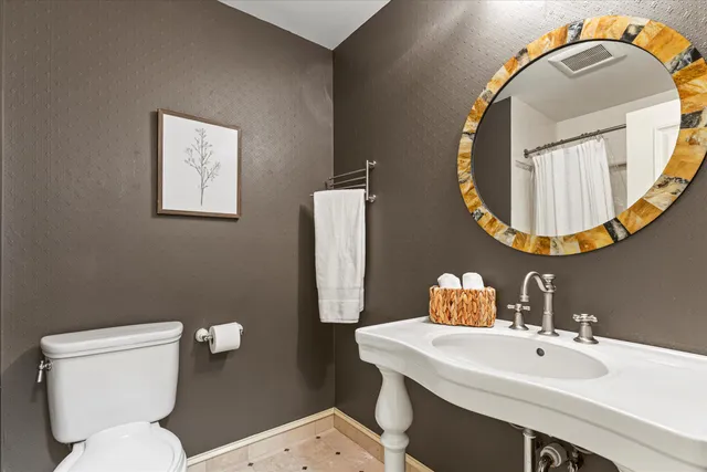 $889,000 | 1465 West County Line Road, River Hills, WI 53217