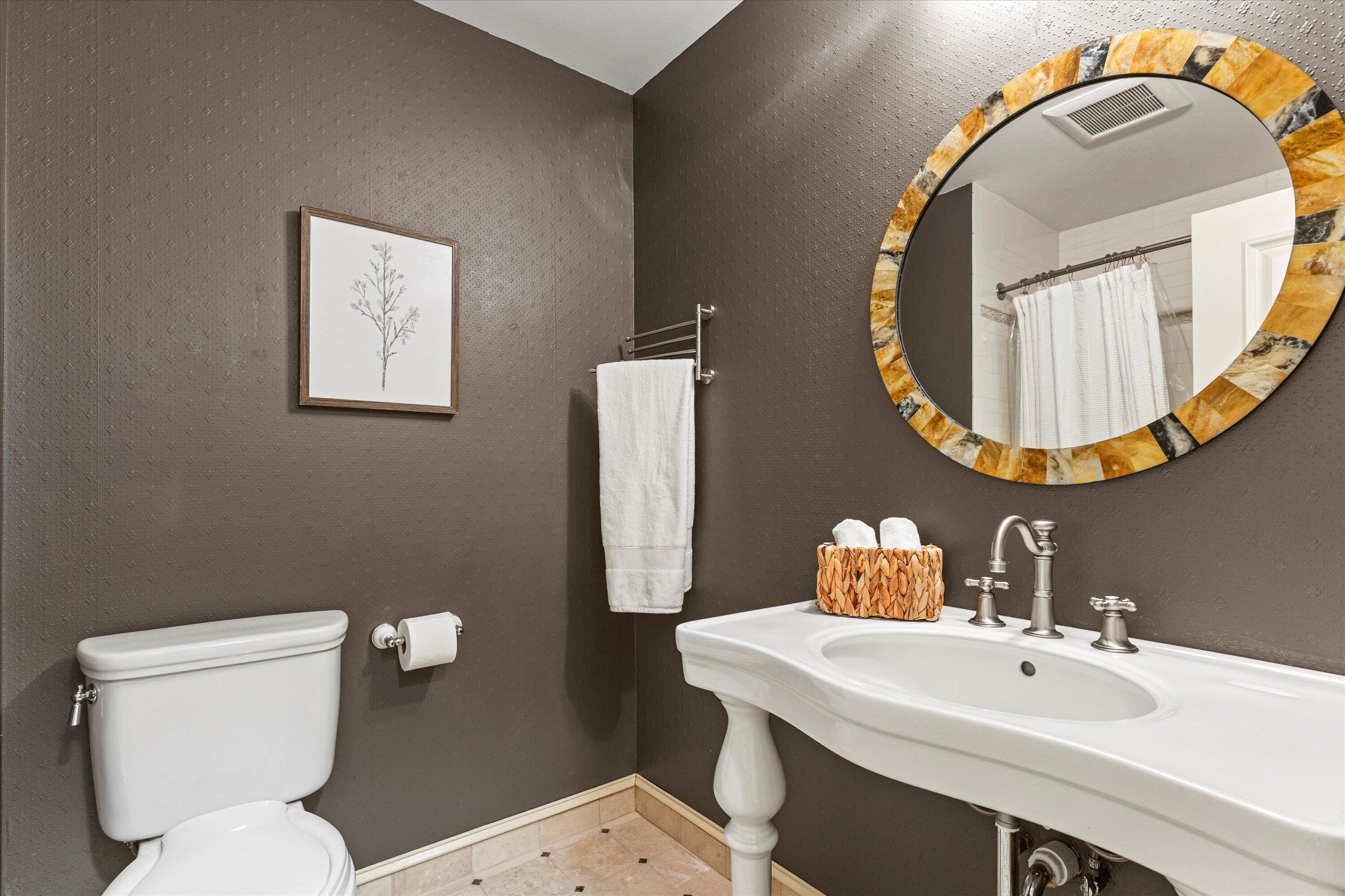 1465 West County Line Road River Hills, WI 53217 - Photo 26 of 49 Guest full bath