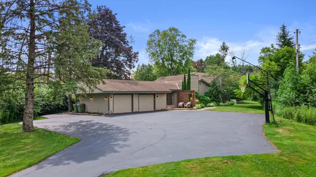 $889,000 | 1465 West County Line Road, River Hills, WI 53217