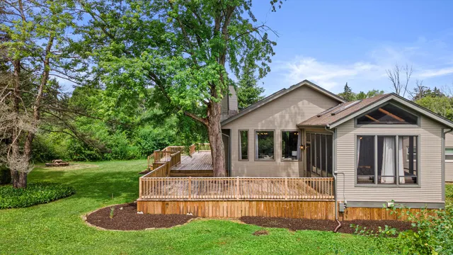 $889,000 | 1465 West County Line Road, River Hills, WI 53217