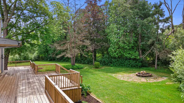 $889,000 | 1465 West County Line Road, River Hills, WI 53217