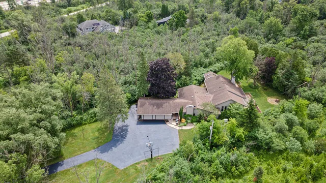 $889,000 | 1465 West County Line Road, River Hills, WI 53217