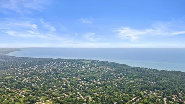 $889,000 | 1465 West County Line Road, River Hills, WI 53217