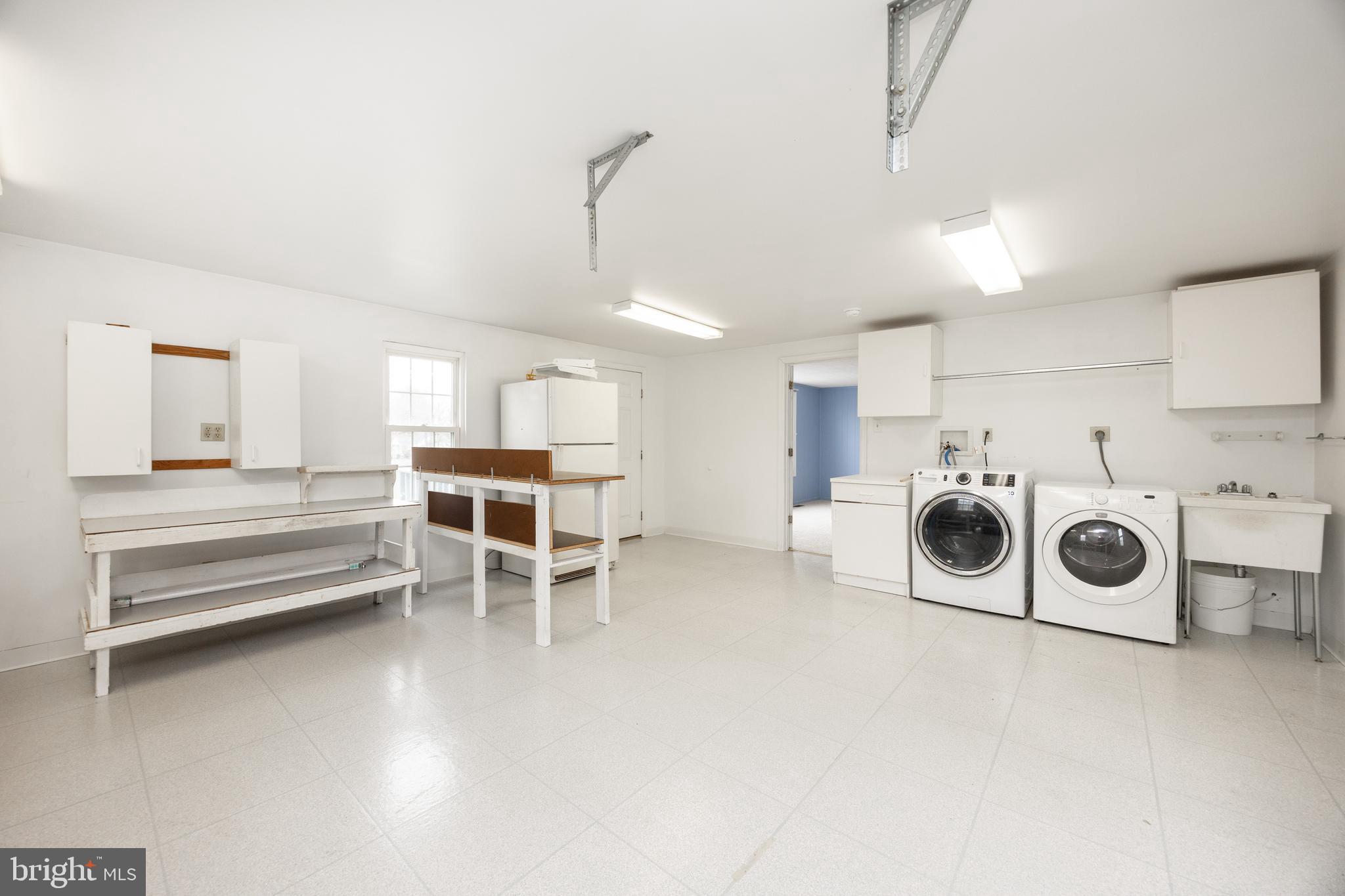 933 Forty Foot Road Hatfield, PA 19440 - Photo 14 of 28 a kitchen with a stove and a refrigerator